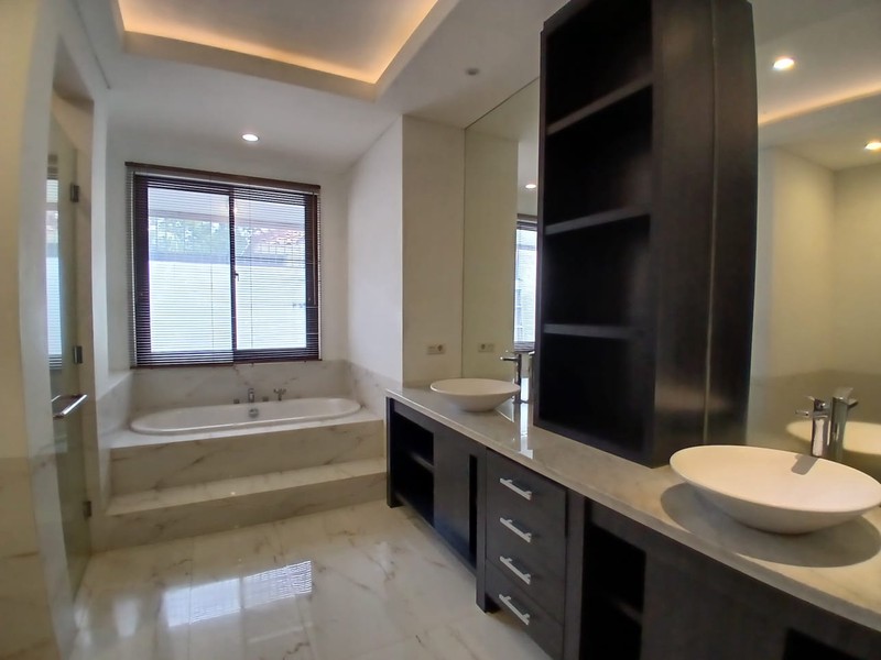 Dijual rumah mewah dengan kolam renang di mutiara kemang townhouse  cipete dan siap huni