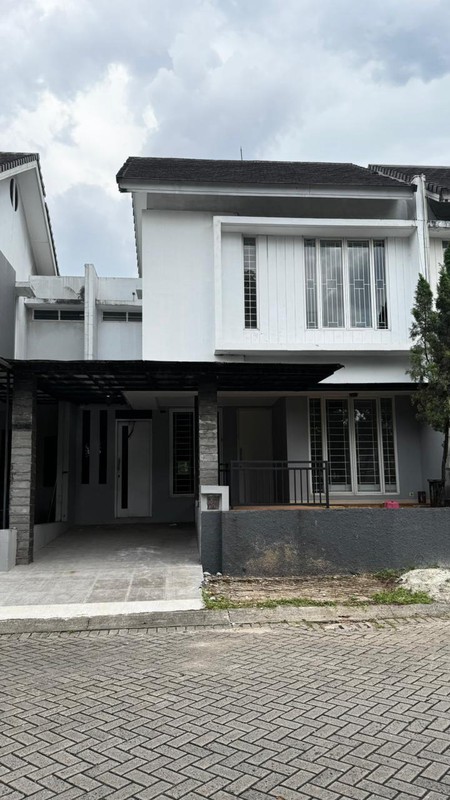 Disewakan Rumah 2 Lantai Bintaro Sektor 9 - 4+1 KT, Semi Furnished, Siap Huni