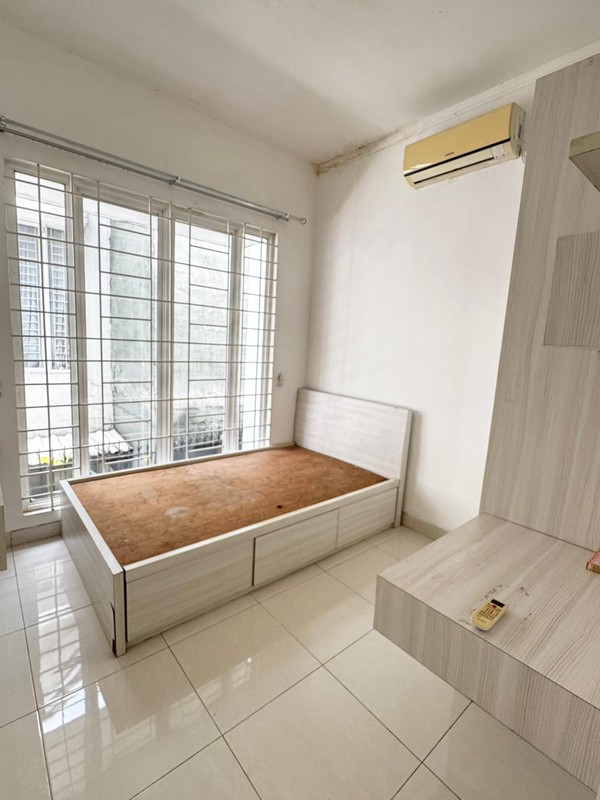 Disewakan Rumah 2 Lantai Bintaro Sektor 9 - 4+1 KT, Semi Furnished, Siap Huni