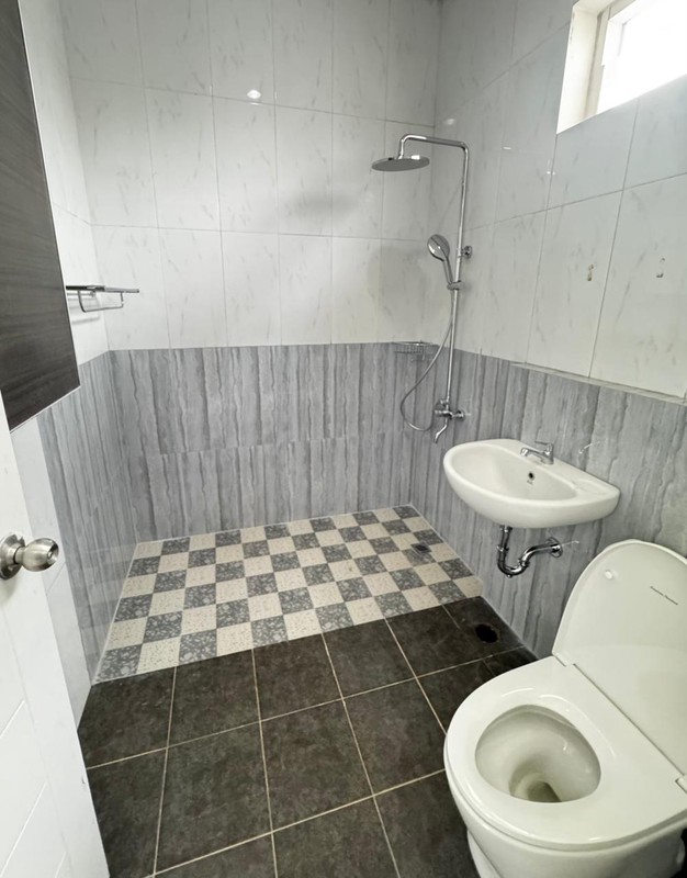 Disewakan Rumah 2 Lantai Bintaro Sektor 9 - 4+1 KT, Semi Furnished, Siap Huni