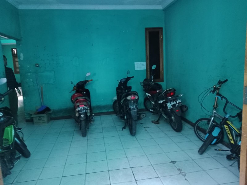 Dijual Kos & Kios Strategis Kemayoran Jakarta Pusat - 13 Kamar + 7 Kios, Cocok Investasi Passive Income