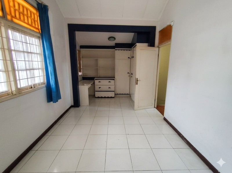 Rumah Hoek Bintaro Sektor 9 - 2 Lantai, 4 KT, LT 222 m², SHM, Jarang Ada!