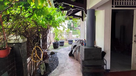 Dijual Rumah Hoek Bintaro Sektor 9 - 2 Lantai, 4 KT, LT 222 m², SHM, Jarang Ada!