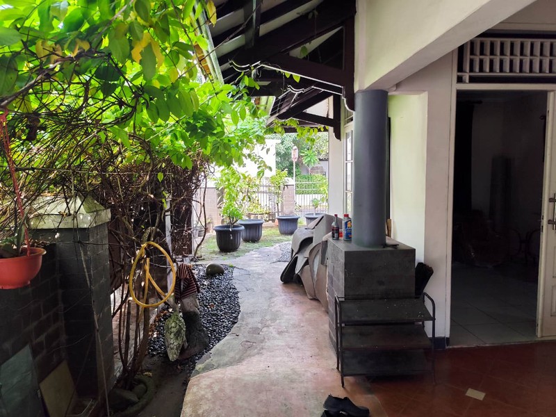 Dijual Rumah Hoek Bintaro Sektor 9 - 2 Lantai, 4 KT, LT 222 m², SHM, Jarang Ada!