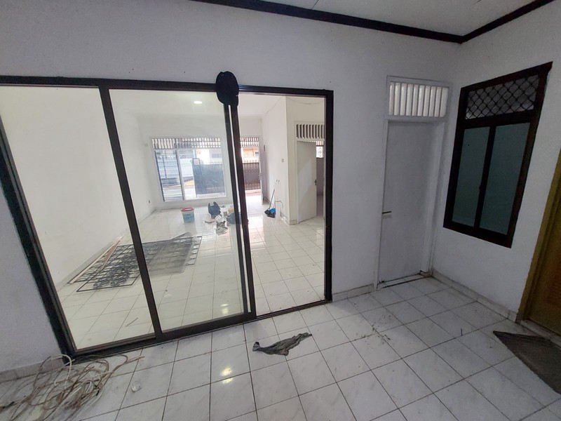 DISEWA RUMAH SIAP HUNI 2 LANTAI DI TEBET BARAT DALAM JAKSEL