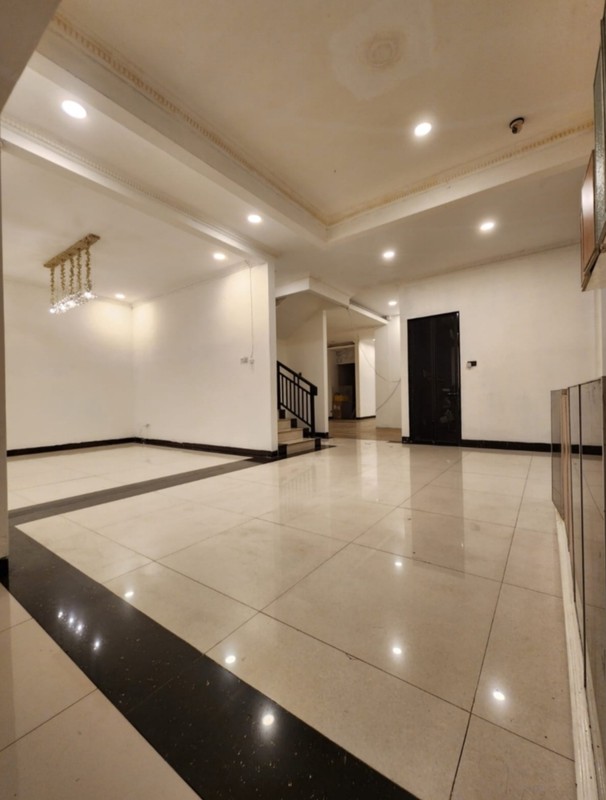 For Sale/Dijual Tempat Usaha Cocok Untuk Ruang Usaha/Kantor 