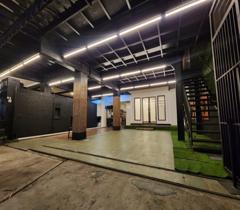 For Sale/Dijual Tempat Usaha Cocok Untuk Ruang Usaha/Kantor 