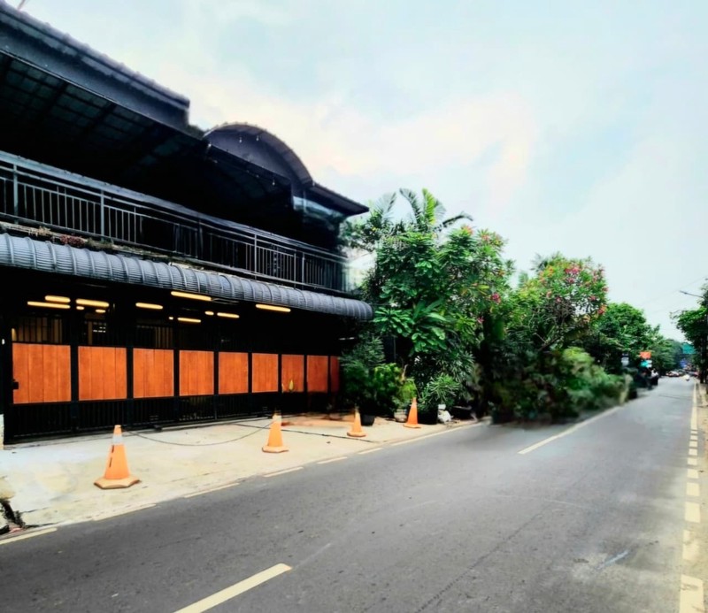 For Sale/Dijual Tempat Usaha Cocok Untuk Ruang Usaha/Kantor 