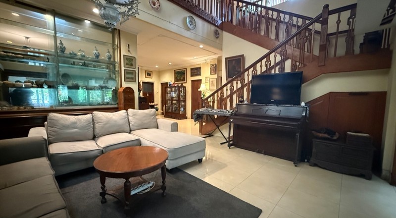 Dijual Rumah Luas Asri di Cipete Selatan