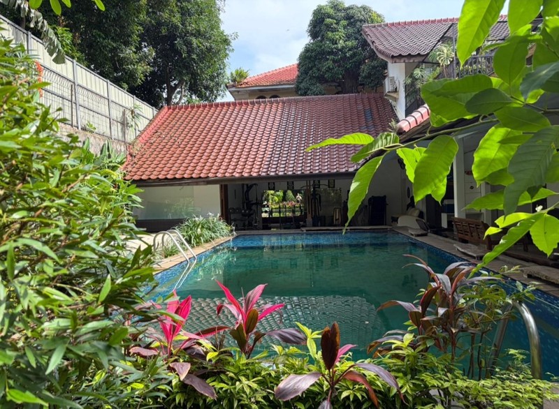 Dijual Rumah Luas Asri di Cipete Selatan