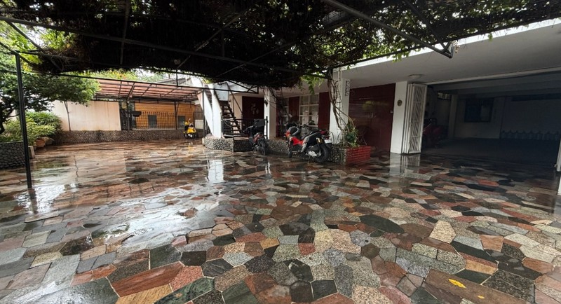 Dijual Rumah Luas Asri di Cipete Selatan