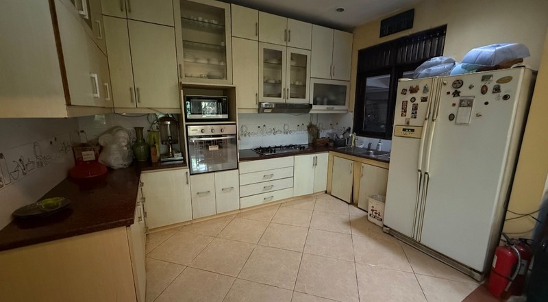 Dijual Rumah Luas Asri di Cipete Selatan