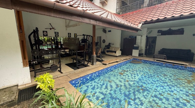 Dijual Rumah Luas Asri di Cipete Selatan