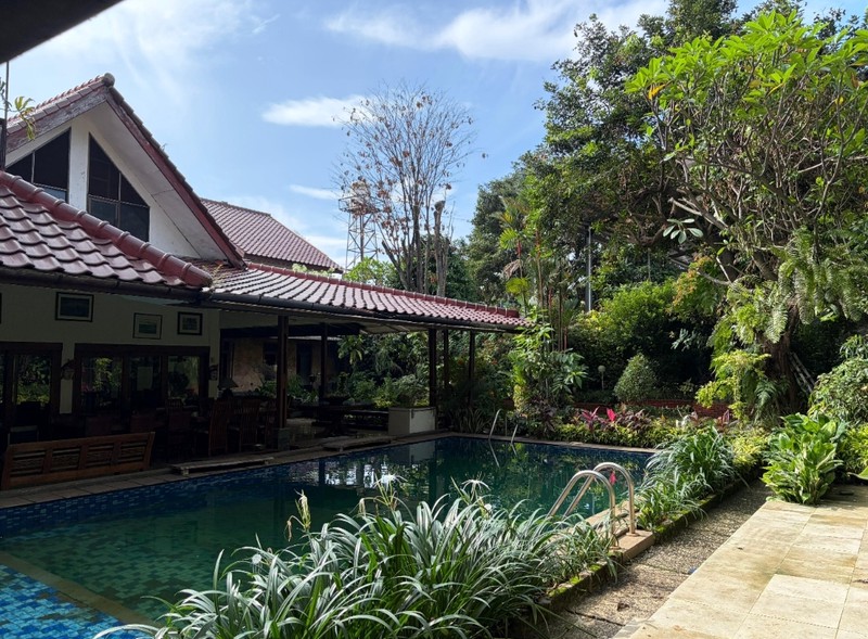 Dijual Rumah Luas Asri di Cipete Selatan