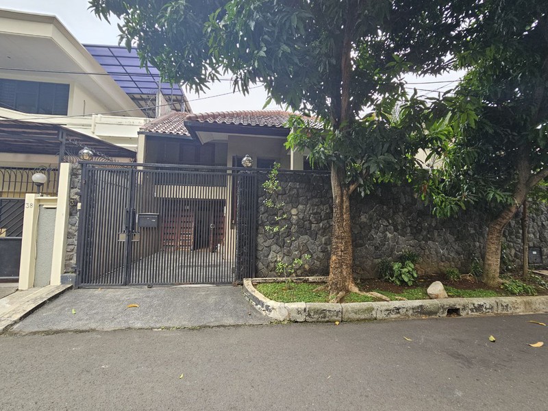 Rumah Tinggal di Lokasi Tenang Jl Niaga Hijau