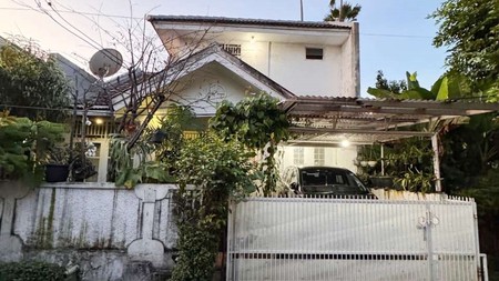 Rumah Minimalis, 2 Lantai, Rapih dan Apik di Bintaro 