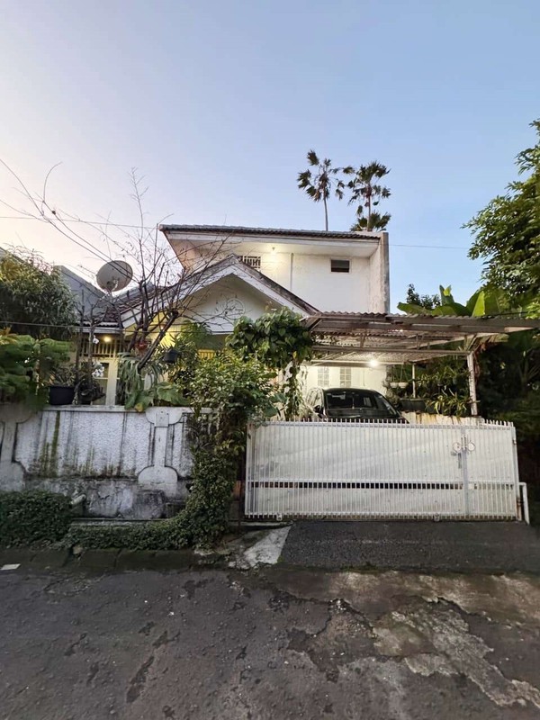 Rumah Minimalis, 2 Lantai, Rapih dan Apik di Bintaro 