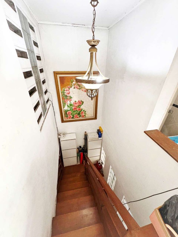 Rumah Minimalis, 2 Lantai, Rapih dan Apik di Bintaro 