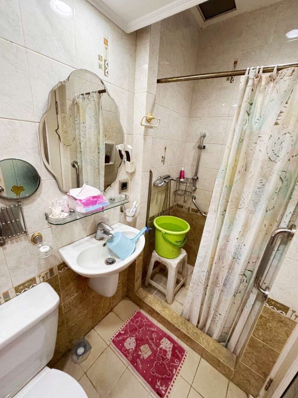 Rumah Minimalis, 2 Lantai, Rapih dan Apik di Bintaro 