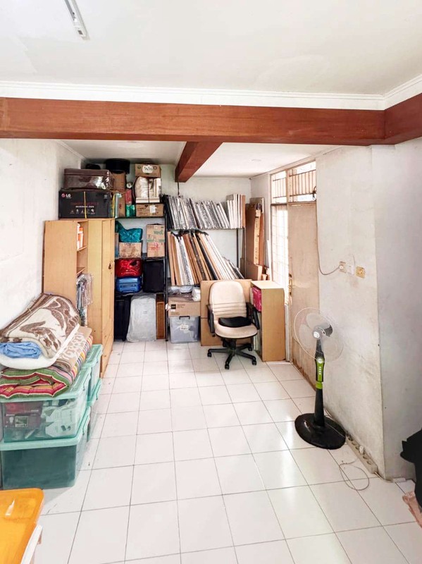 Rumah Minimalis, 2 Lantai, Rapih dan Apik di Bintaro 