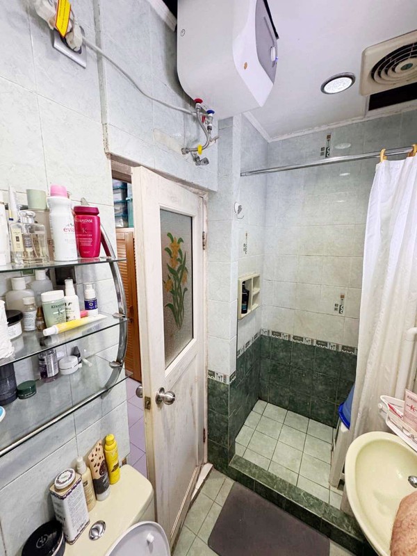 Rumah Minimalis, 2 Lantai, Rapih dan Apik di Bintaro 