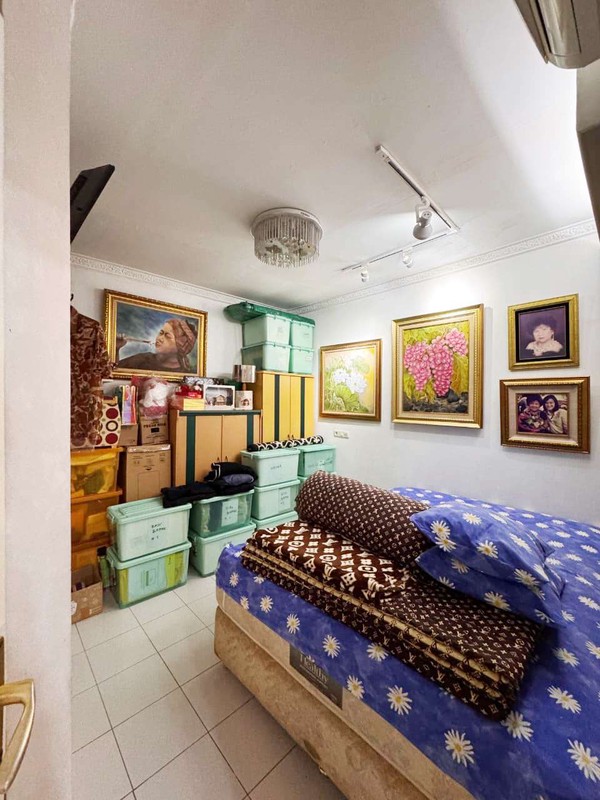 Rumah Minimalis, 2 Lantai, Rapih dan Apik di Bintaro 