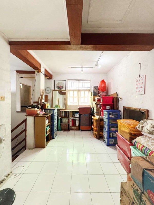 Rumah Minimalis, 2 Lantai, Rapih dan Apik di Bintaro 