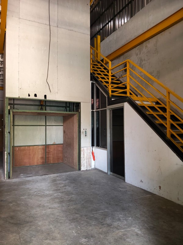 Rumah & Gudang 2 Lantai (Ada Lift) di Wirogunan, Mergangsan Area Super Strategis Kota