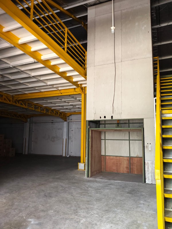 Rumah & Gudang 2 Lantai (Ada Lift) di Wirogunan, Mergangsan Area Super Strategis Kota