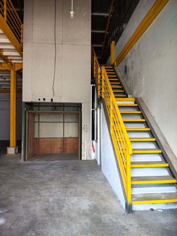 Rumah & Gudang 2 Lantai (Ada Lift) di Wirogunan, Mergangsan Area Super Strategis Kota