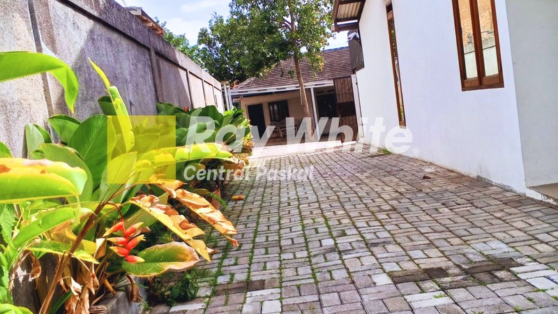 Rumah Dekat Jalan Utama Cihanjuang Cimahi