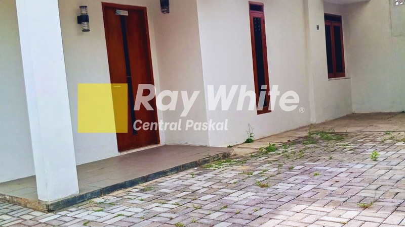 Rumah Dekat Jalan Utama Cihanjuang Cimahi