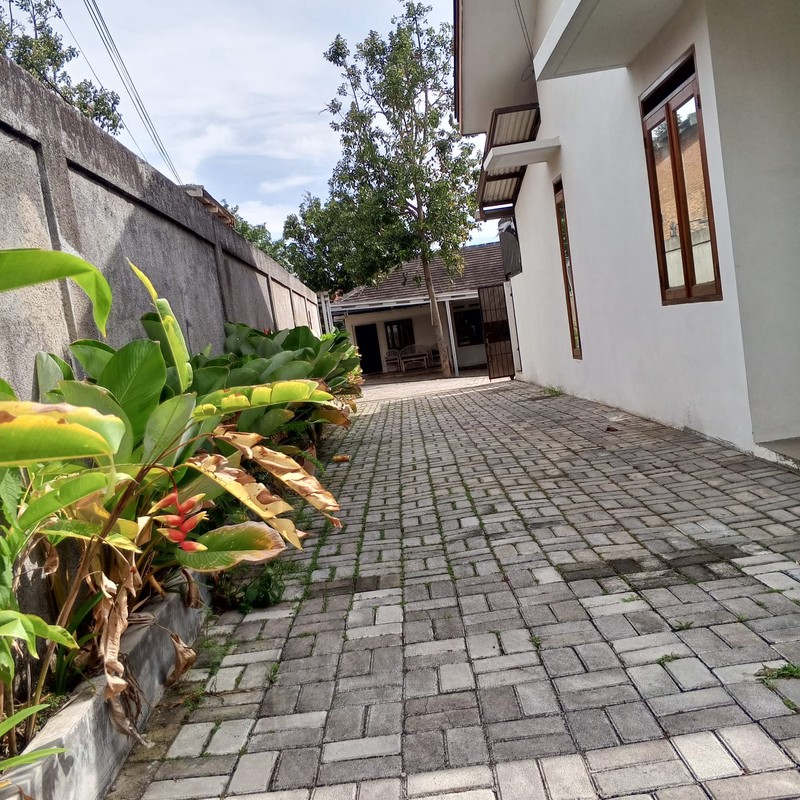 Rumah Dekat Jalan Utama Cihanjuang Cimahi