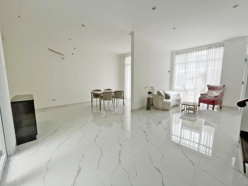 Rumah Siap Huni di Emerald Bintaro - Cocok untuk Keluarga Modern