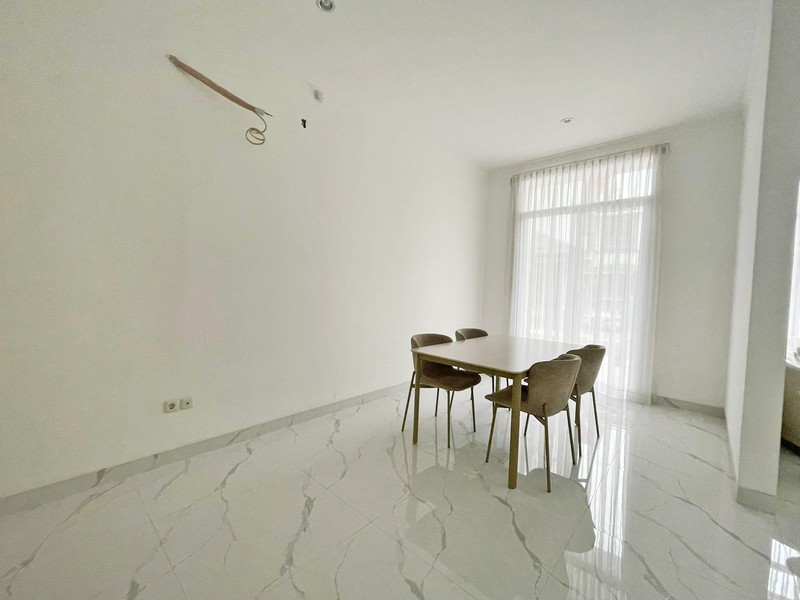 Rumah Siap Huni di Emerald Bintaro - Cocok untuk Keluarga Modern