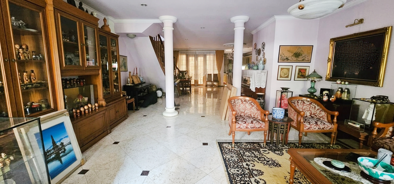 Rumah Strategis di Tanjung Barat Indah - Lokasi Premium Jakarta Selatan