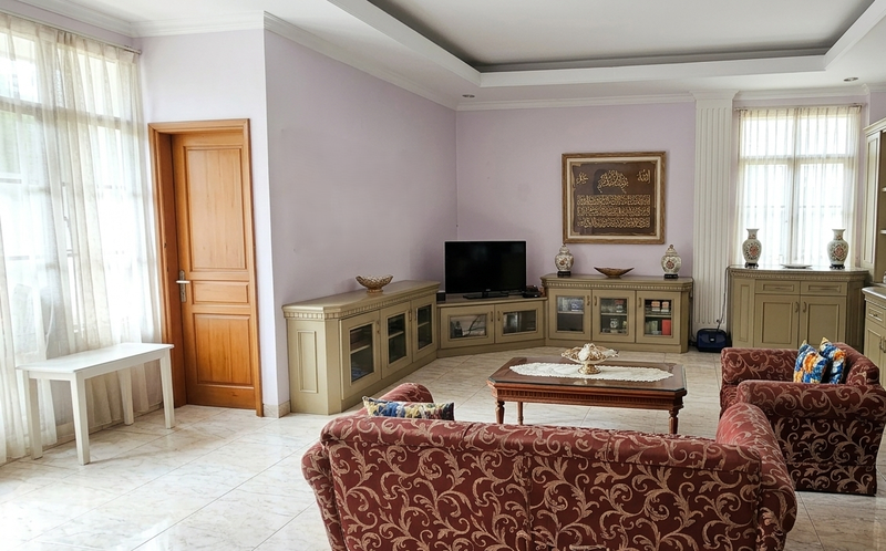 Rumah Strategis di Tanjung Barat Indah - Lokasi Premium Jakarta Selatan