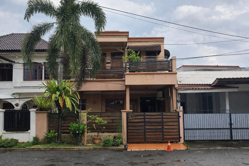 Rumah 2 Lantai Siap Huni di Limus Pratama Bogor - 4 Kamar Tidur, Akses 2 Mobil, Lokasi Strategis