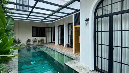 Rumah Mewah 3 Lantai dengan Private Lift di Lebak Bulus