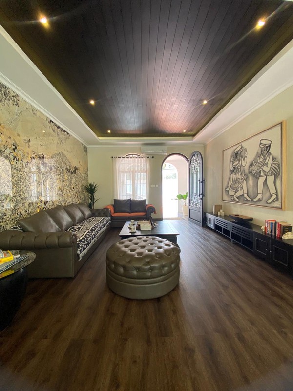 Rumah Mewah 3 Lantai dengan Private Lift di Lebak Bulus