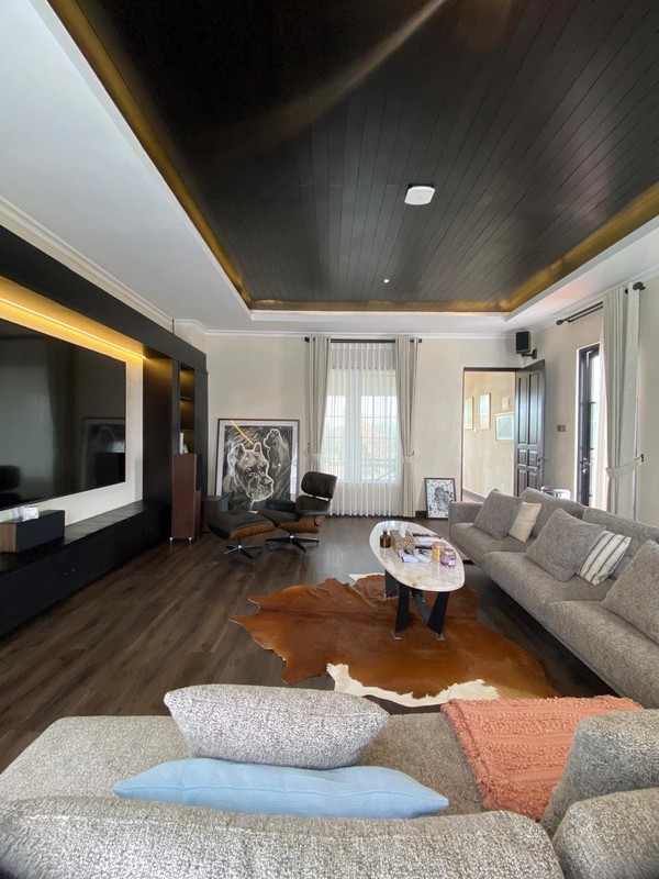 Rumah Mewah 3 Lantai dengan Private Lift di Lebak Bulus