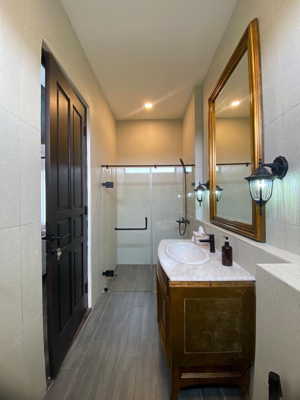 Rumah Mewah 3 Lantai dengan Private Lift di Lebak Bulus