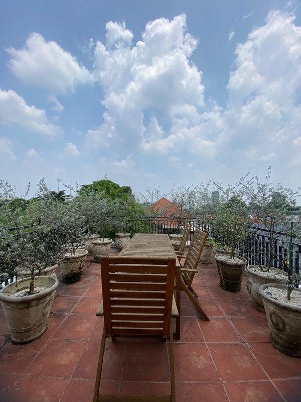 Rumah Mewah 3 Lantai dengan Private Lift di Lebak Bulus