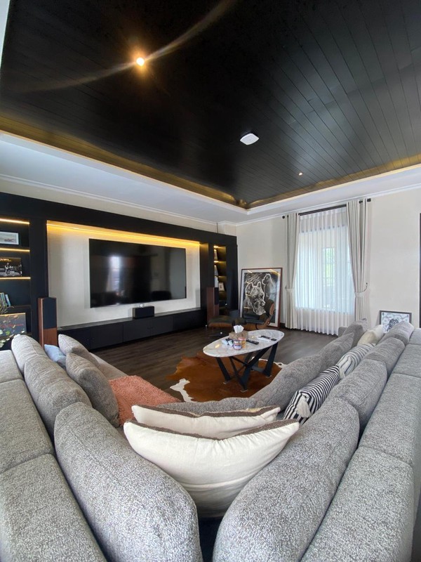 Rumah Mewah 3 Lantai dengan Private Lift di Lebak Bulus