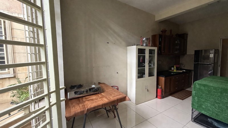 Rumah Siap Huni di Limus Pratama - LT 250m², Akses 2 Mobil, Lingkungan Nyaman