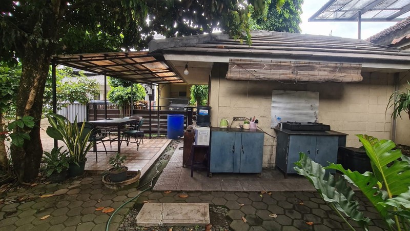 Rumah Siap Huni di Limus Pratama - LT 250m², Akses 2 Mobil, Lingkungan Nyaman