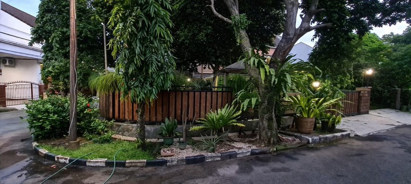 Rumah Siap Huni di Limus Pratama - LT 250m², Akses 2 Mobil, Lingkungan Nyaman