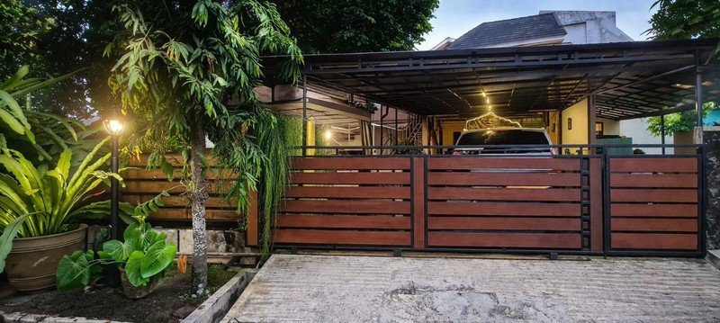 Rumah Siap Huni di Limus Pratama - LT 250m², Akses 2 Mobil, Lingkungan Nyaman