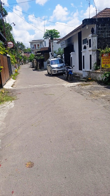 Tanah Pekarangan Luas 500 Meter Persegi Lokasi Strategis Dekat Hotel Hyatt Palagan - Ngaglik Sleman 