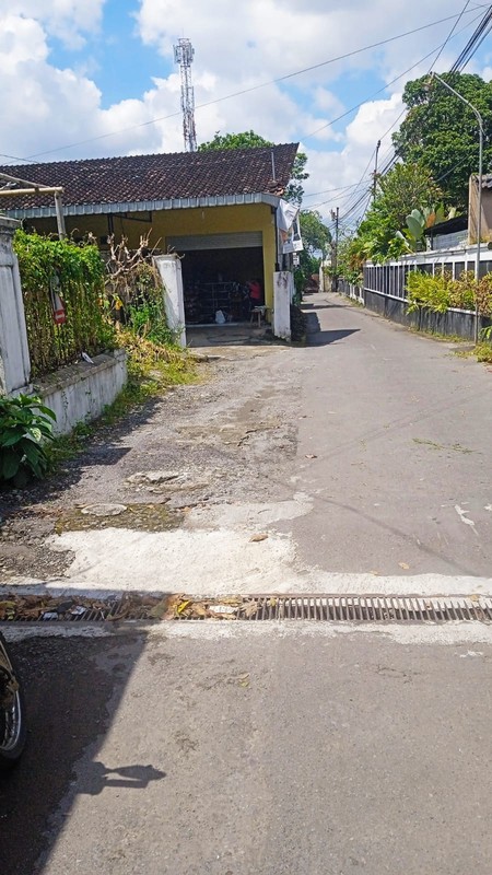 Tanah Pekarangan Luas 500 Meter Persegi Lokasi Strategis Dekat Hotel Hyatt Palagan - Ngaglik Sleman 